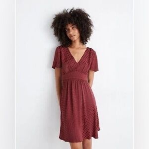 Madewell Dress Fit & Flair dress dot jacquard  Size 2 Burgundy V Neck W/dots New